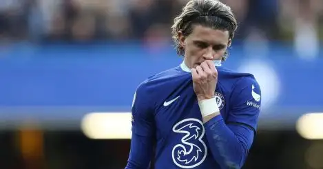 Chelsea star to defy club chiefs and make his own decision on Tottenham, West Ham advances